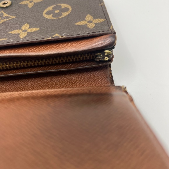 Preowned Louis Vuitton Monogram Monnaie Wallet - Picture 8 of 8